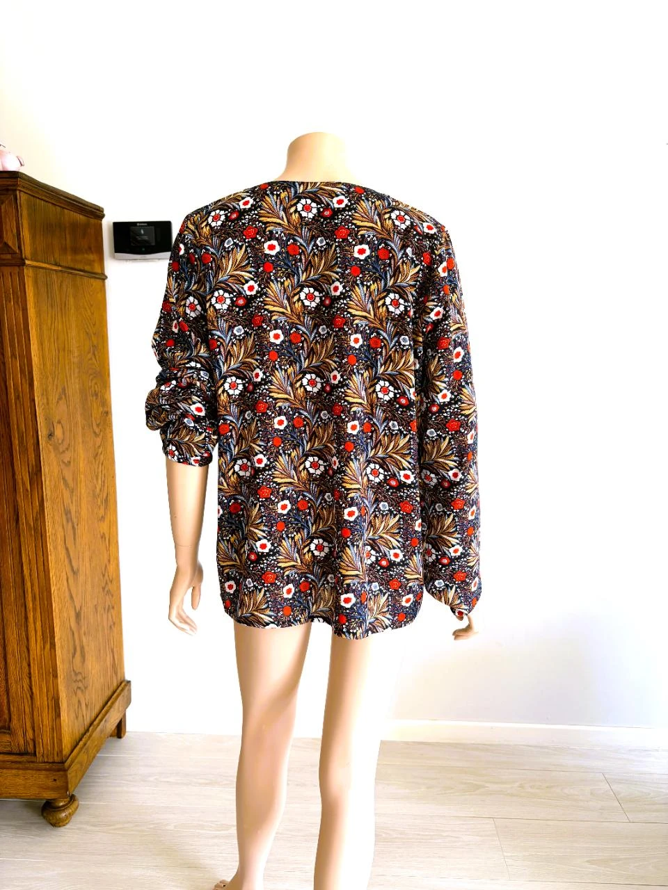 Blusa floral Kaffe – tamanho 40 – decote em V e botões luxuosos – photo 5